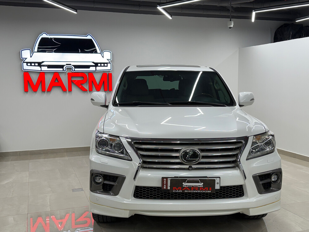 Lexus LX570 - 1