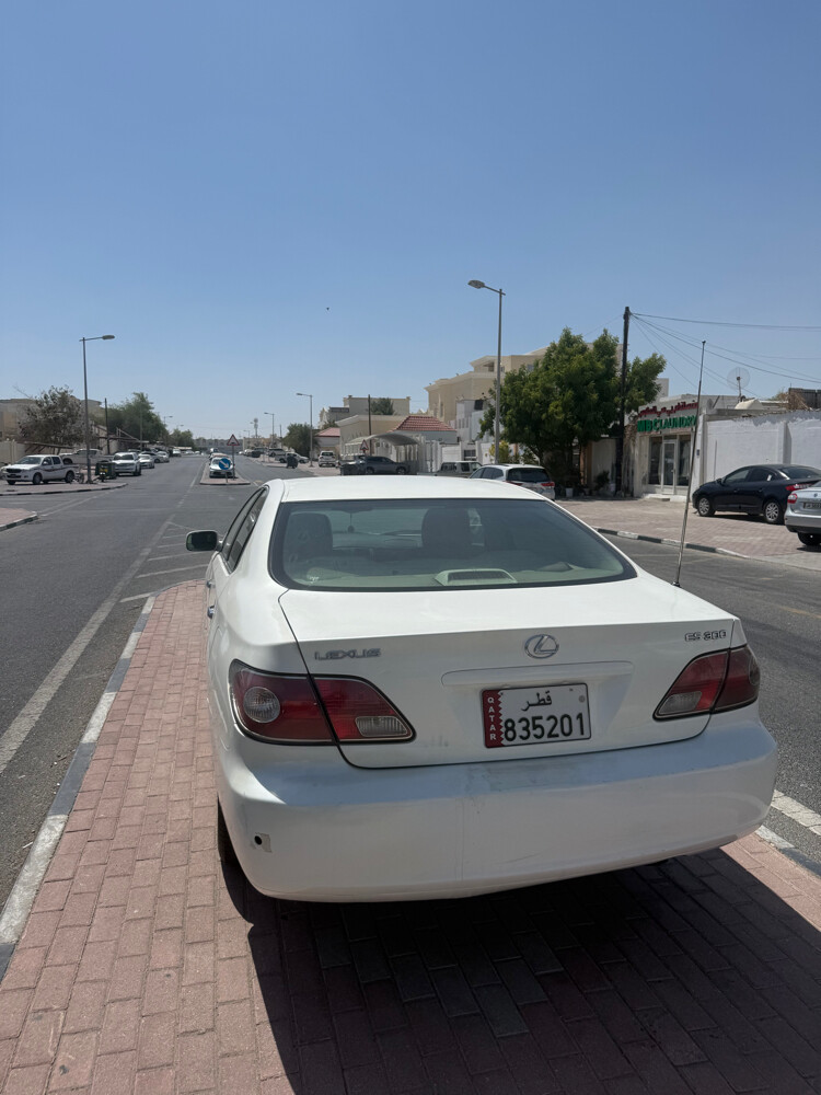 لكزس اي اس 300 - 3