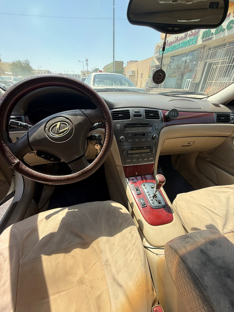 لكزس اي اس 300 - 13