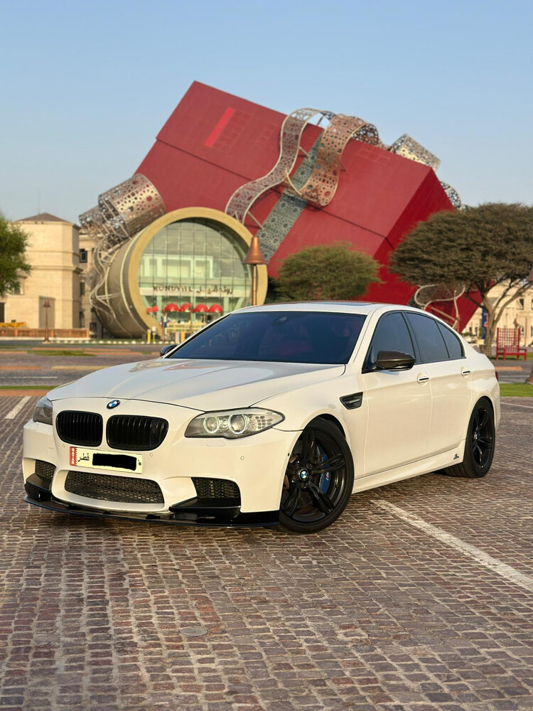 BMW M5 F10 2013 v8 - 1