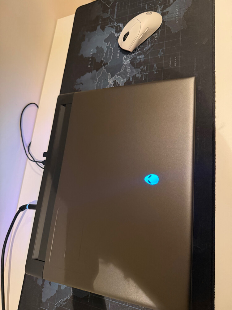 Alienware m18 R2 Gaming Laptop Bund - 7