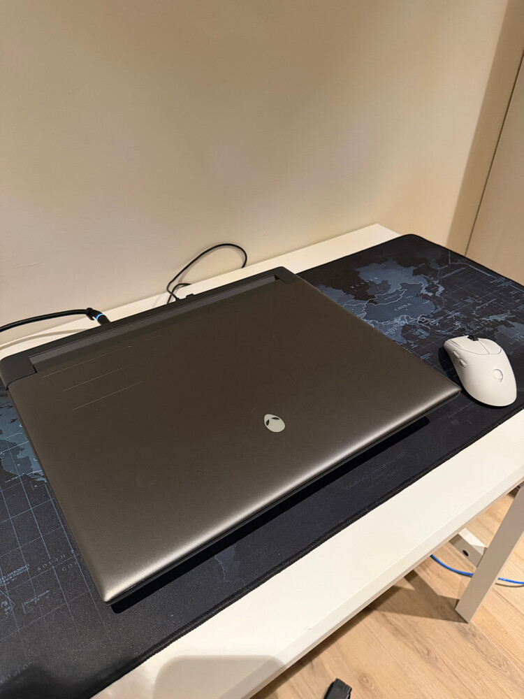 Alienware m18 R2 Gaming Laptop Bund - 9