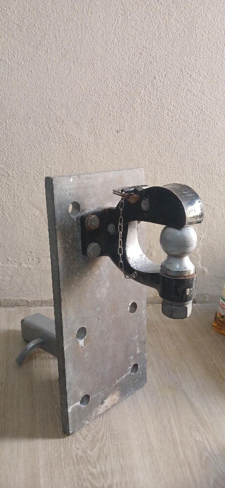 heavy-duty adjustable trailer hitch - 1