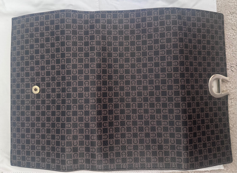 Aigner Wallet - 8