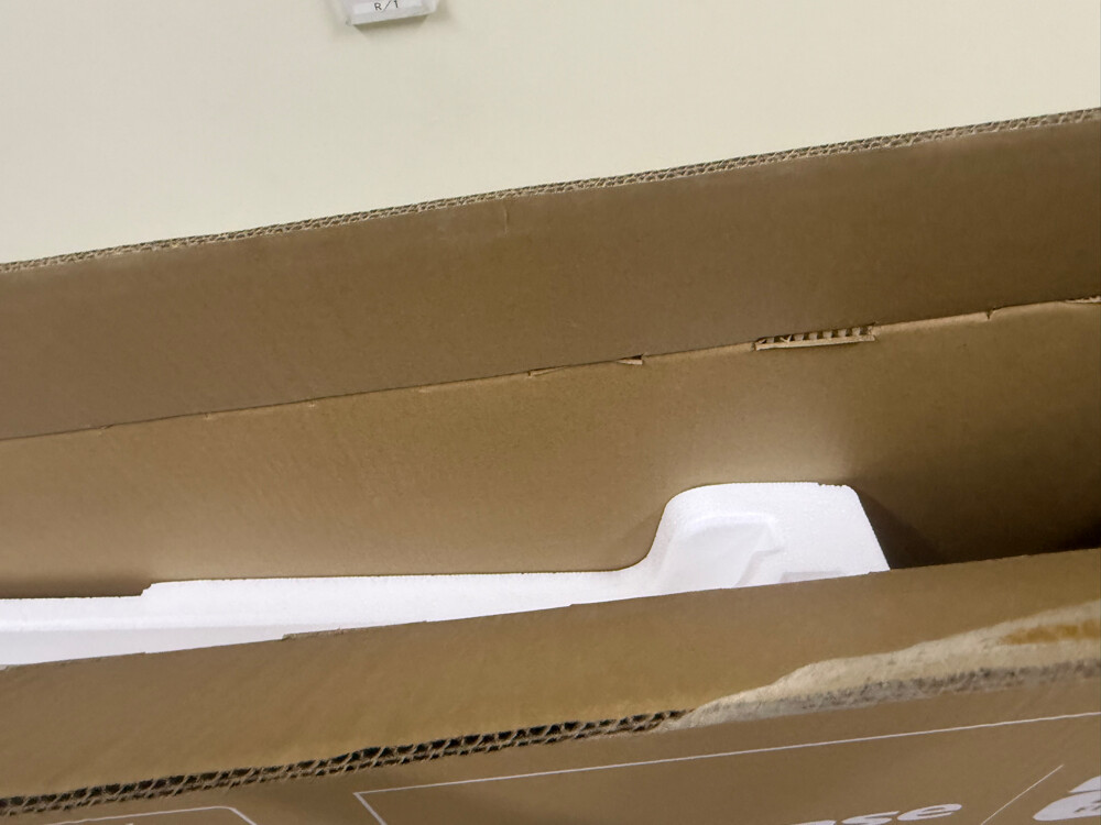 Hisense 58-inch monitor carton - 2