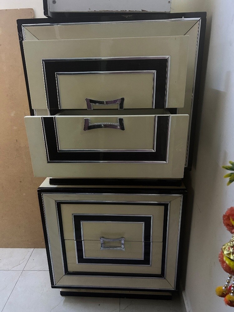 Dress table + 2 Small storage Cupbo - 2