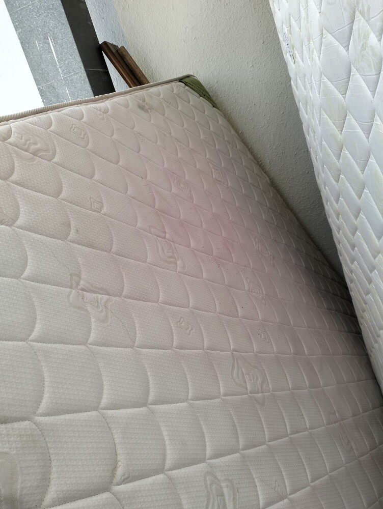 Furniture & Appliance Sale
Bed - 7