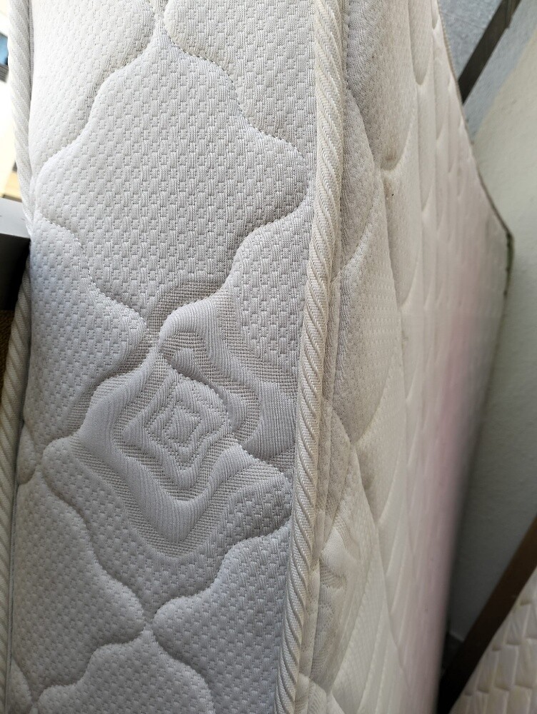Furniture & Appliance Sale
Bed - 9