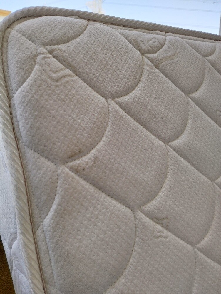 Furniture & Appliance Sale
Bed - 8