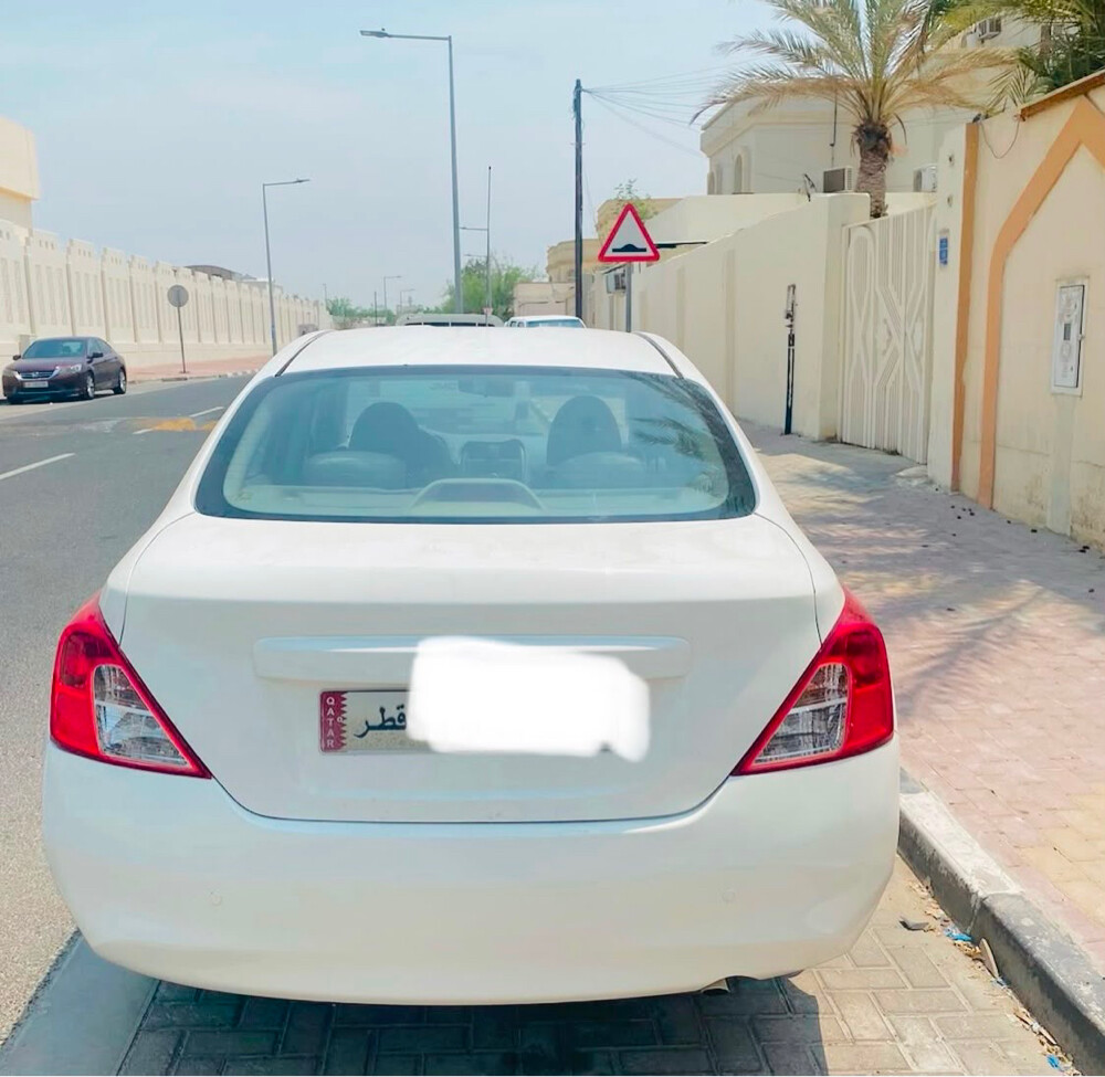 nissan sunny - 1