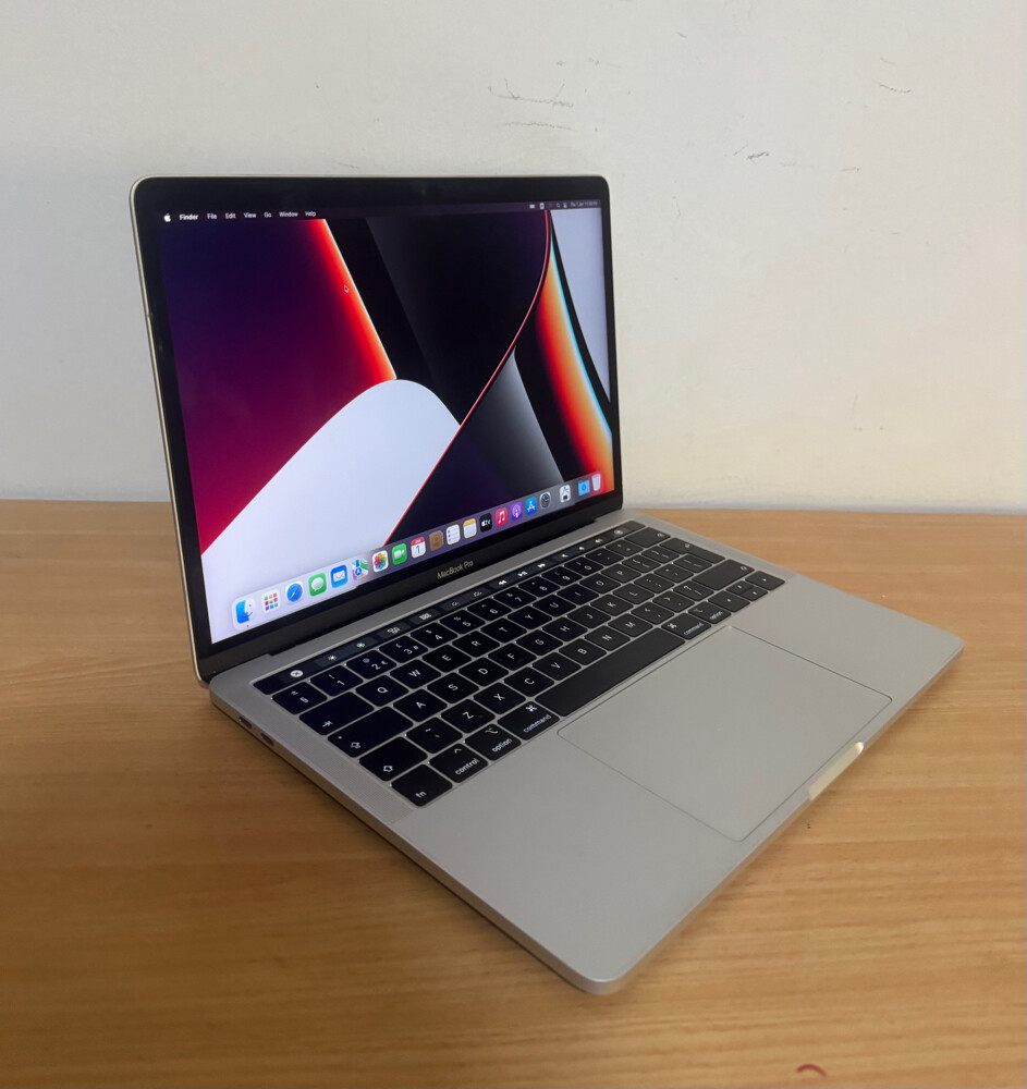 MacBook Pro 2018 core i7 ,ram 16  - 4