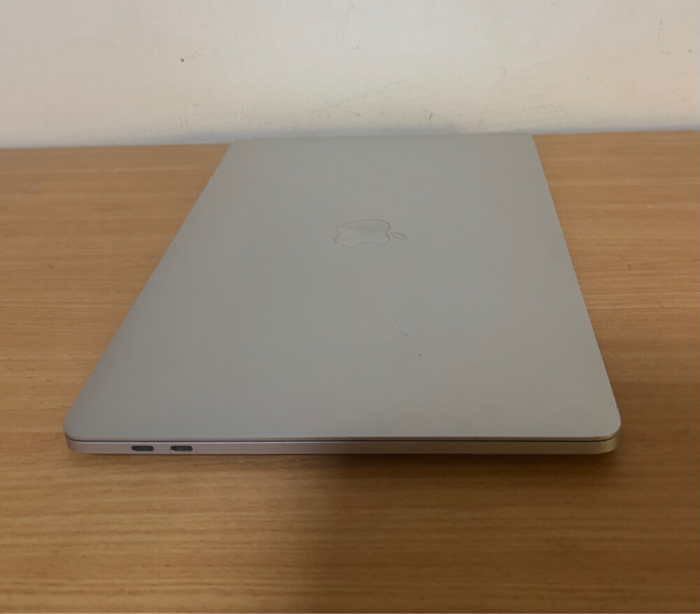 MacBook Pro 2018 core i7 ,ram 16  - 3