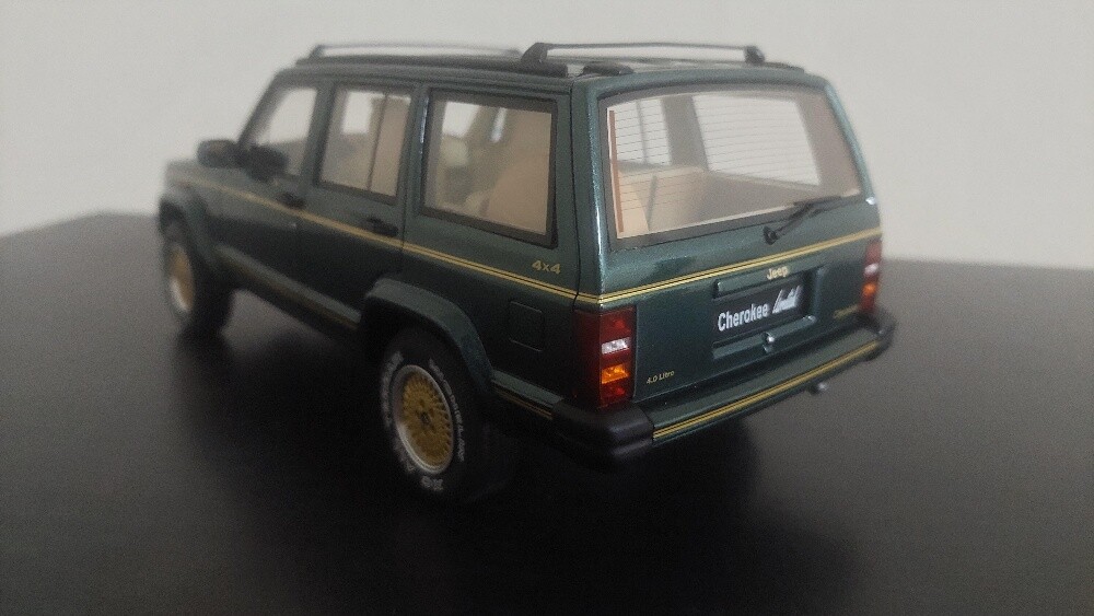 1:18 95 jeep cherokee model car - 2
