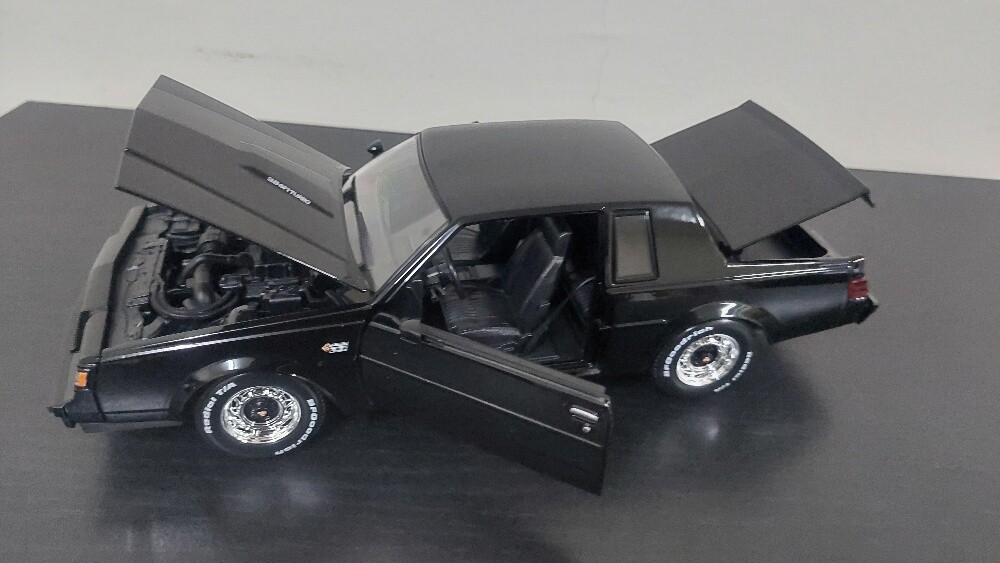 1:18 87 buick model car - 2