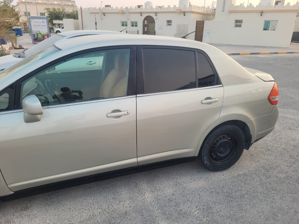 nissan tida - 3