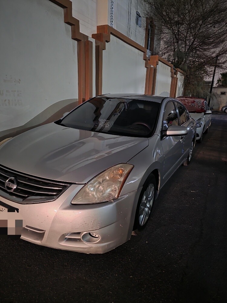 Nissan Altima - 4