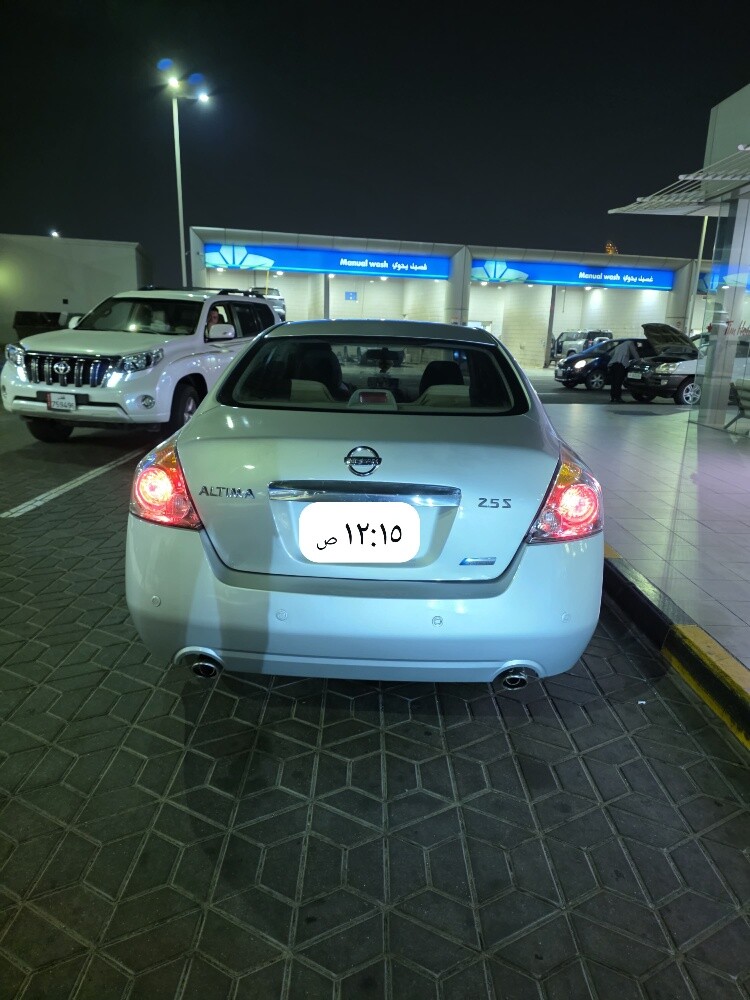 Nissan Altima - 2