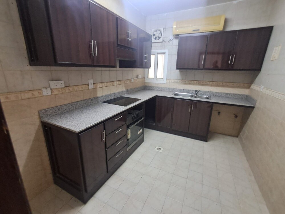 Spacious 2BHK Unfurnished, Alsad - 13