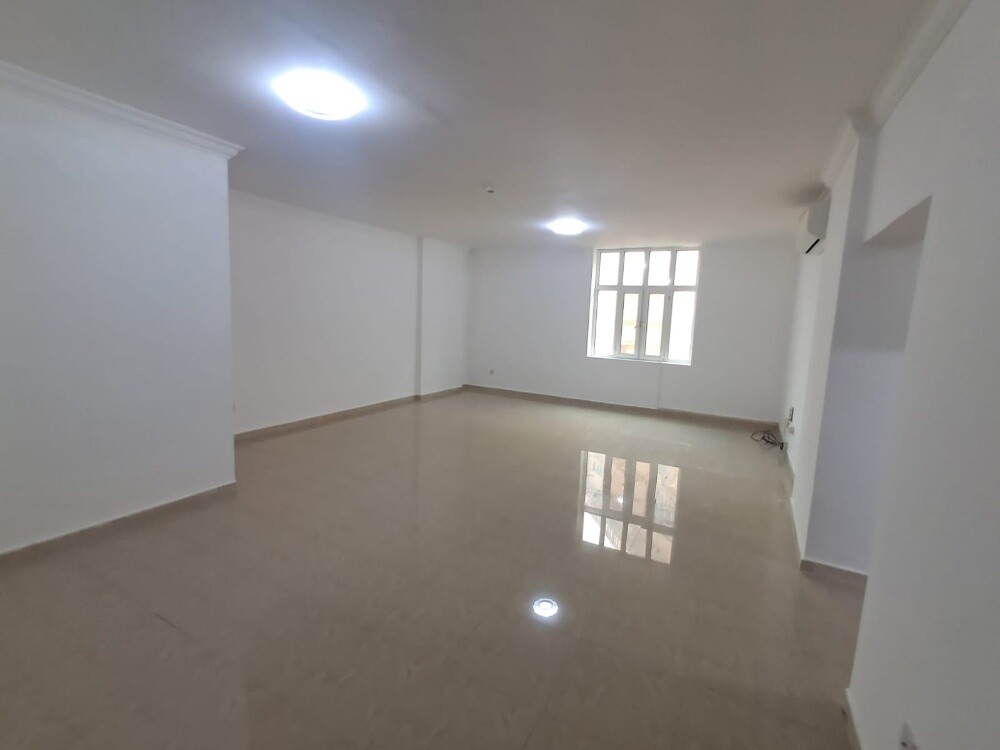 Spacious 2BHK Unfurnished, Alsad - 7
