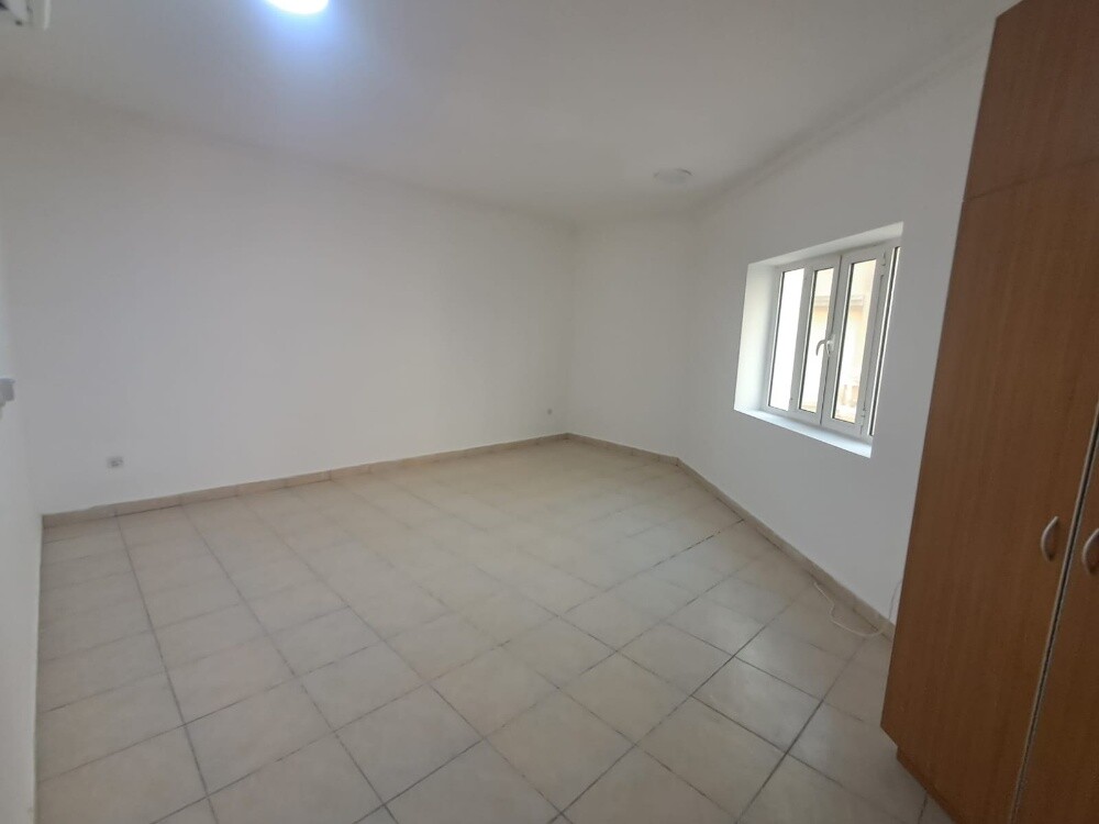 Spacious 2BHK Unfurnished, Alsad - 11