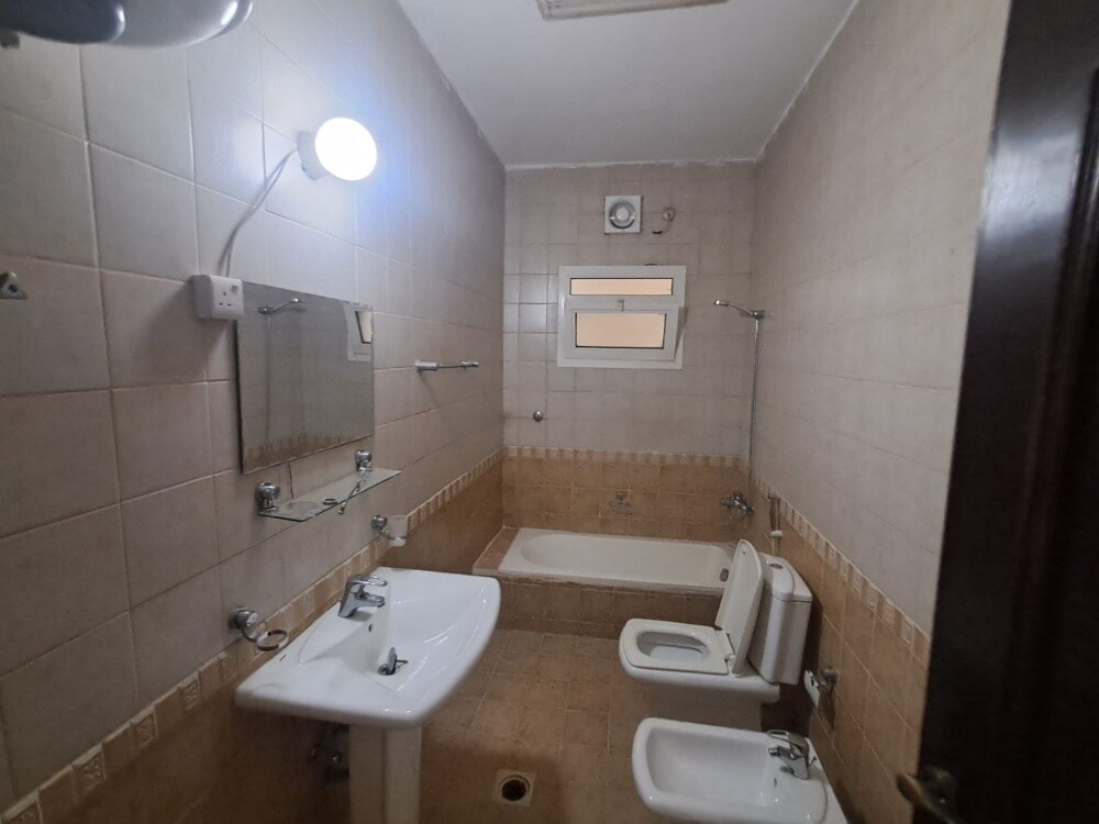 Spacious 2BHK Unfurnished, Alsad - 12