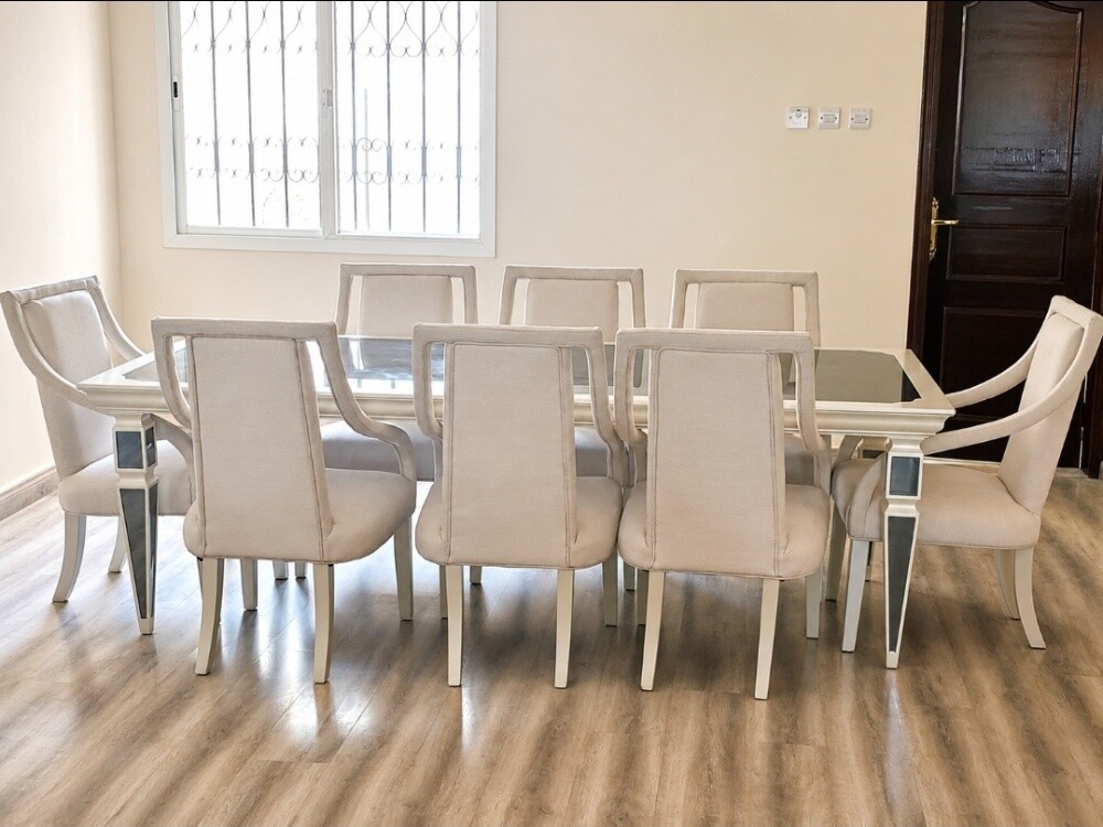 Elegant 8-seater dining table - 1