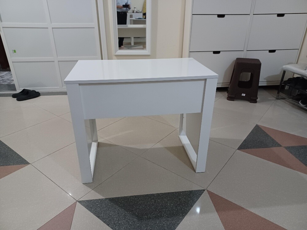 طاولة للبيع - 2