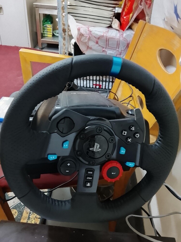 He has a bad D steering wheel G29 - 1