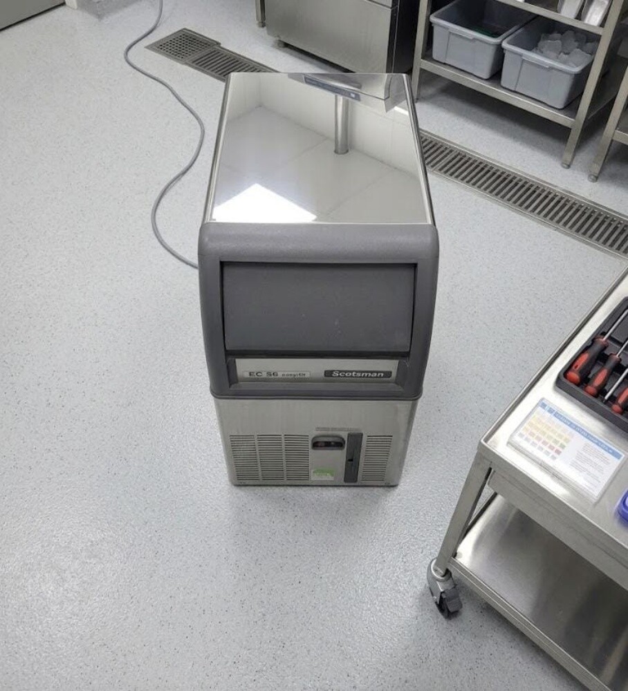 Scotsman Ice machine - 2