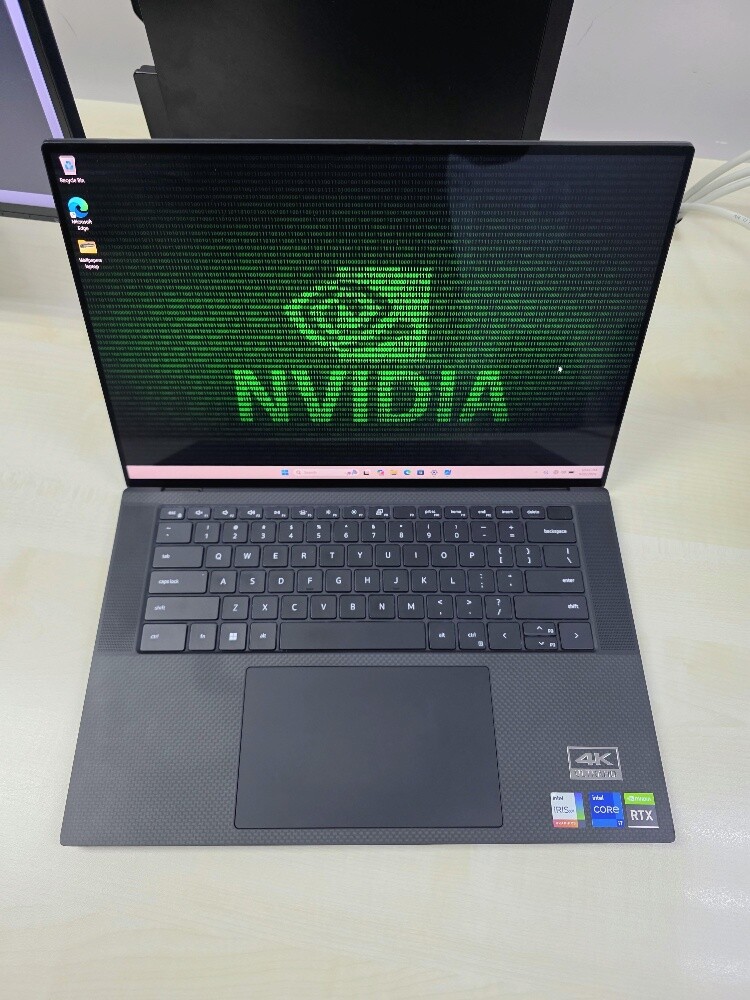 DeLL Precision i7 32GB-1.2T RTX 8GB - 1