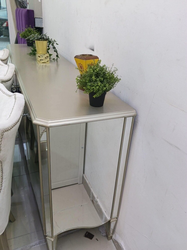 For Sale luxurious dining table - 4