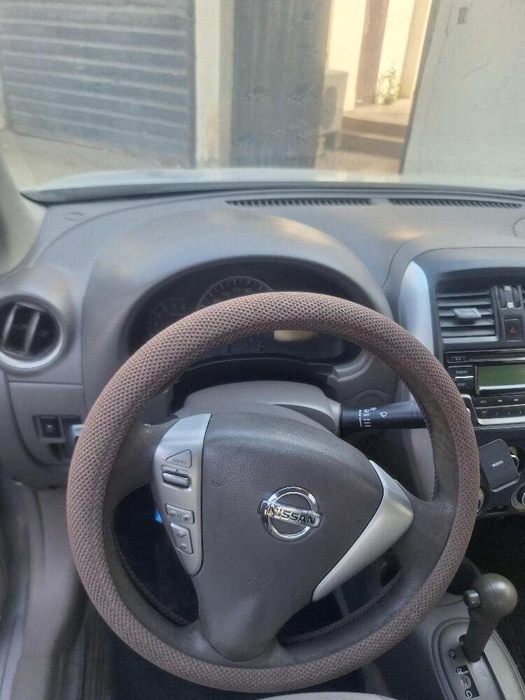 Nissan sunny - 4