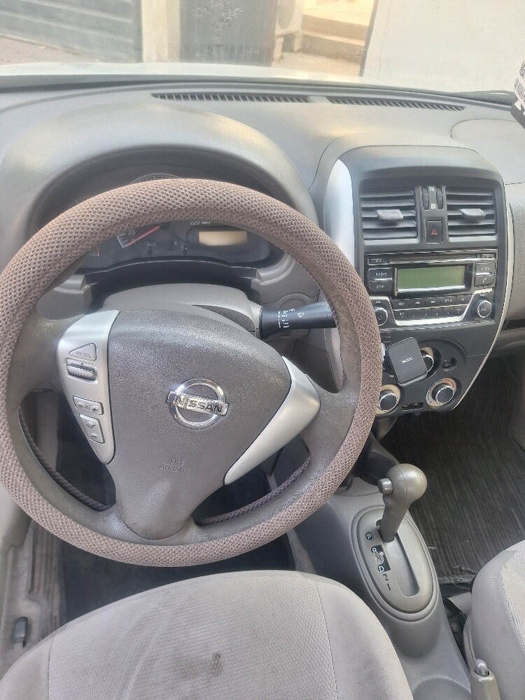 Nissan sunny - 6