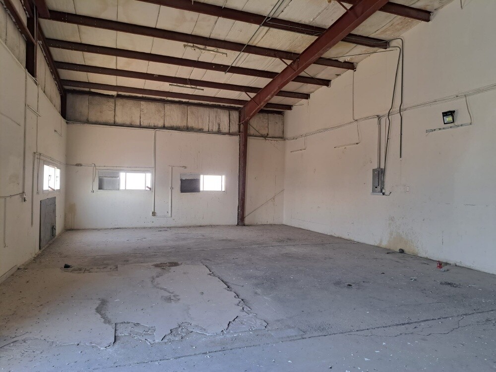 Store for rent in Industrial - 2