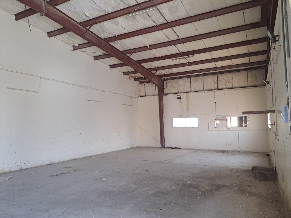 Store for rent in Industrial - 3