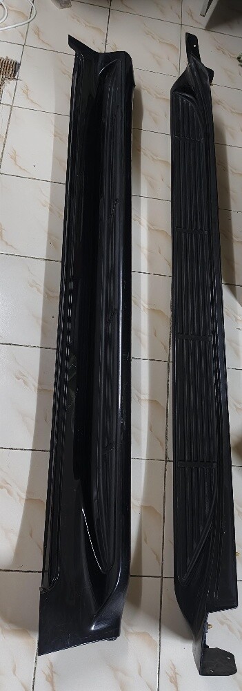 Gen Land Cruiser 200 OEM Sidestep - 1