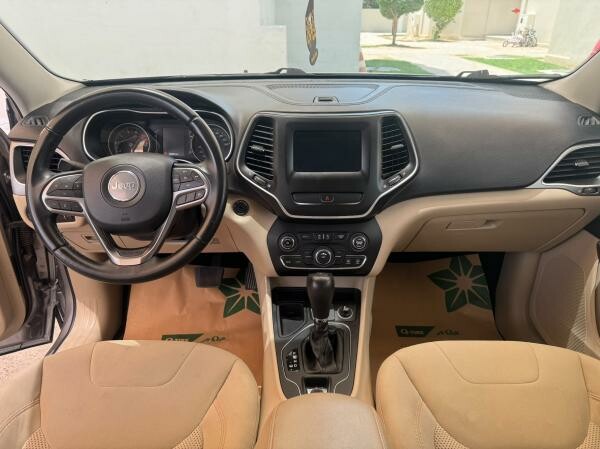 Jeep Cherokee Sport - 5