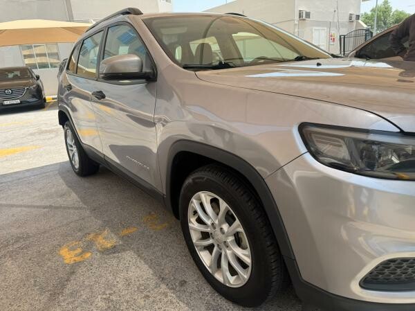 Jeep Cherokee Sport - 13
