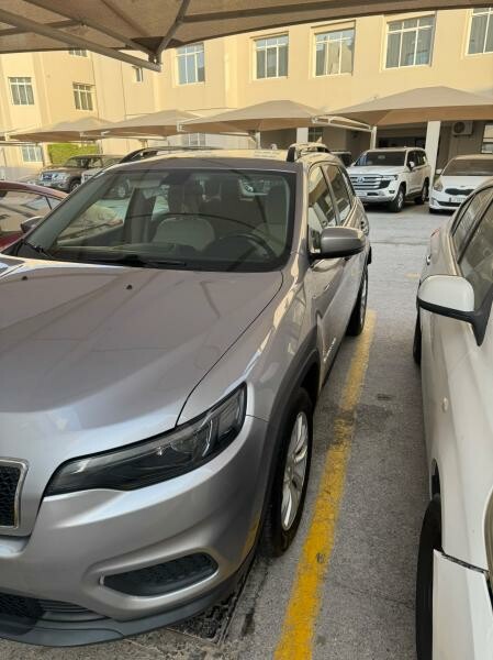 Jeep Cherokee Sport - 2