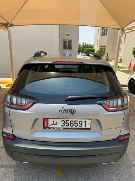 Jeep Cherokee Sport - 8