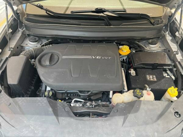 Jeep Cherokee Sport - 9