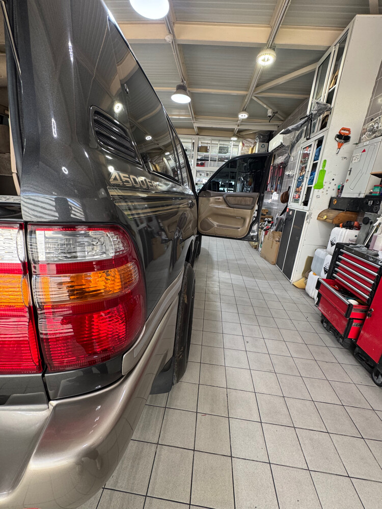 Toyota Land Cruiser VX-R 2001 - 2