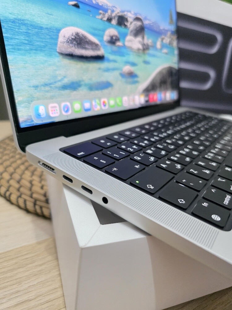 36/2TB 14" Macbook Pro M4 Max SLV - 3
