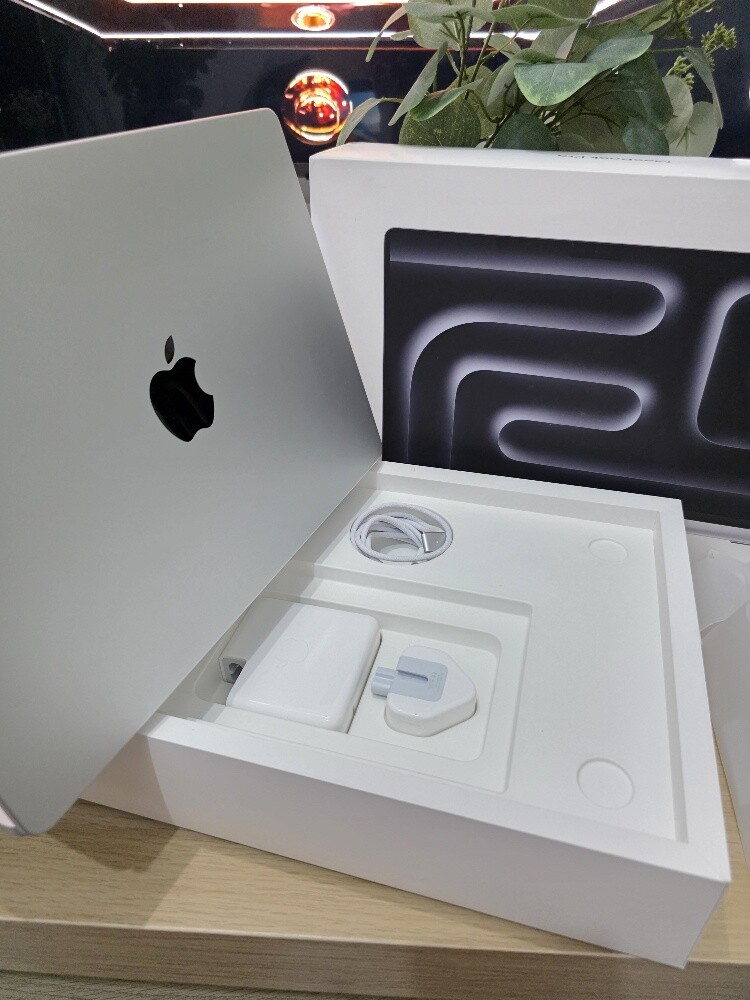 36/2TB 14" Macbook Pro M4 Max SLV - 6