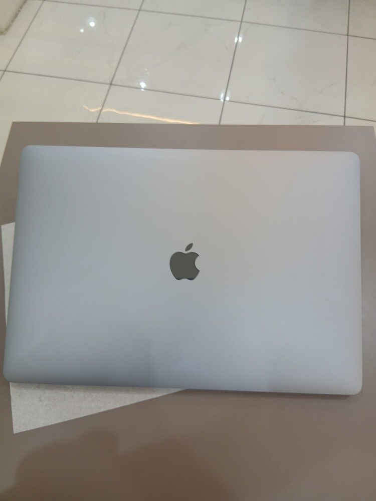 MacBook pro core i9 1tb SSD - 1