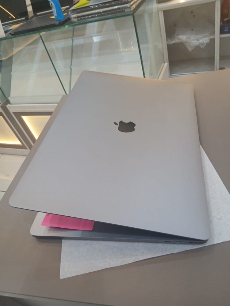 MacBook pro core i9 1tb SSD - 3