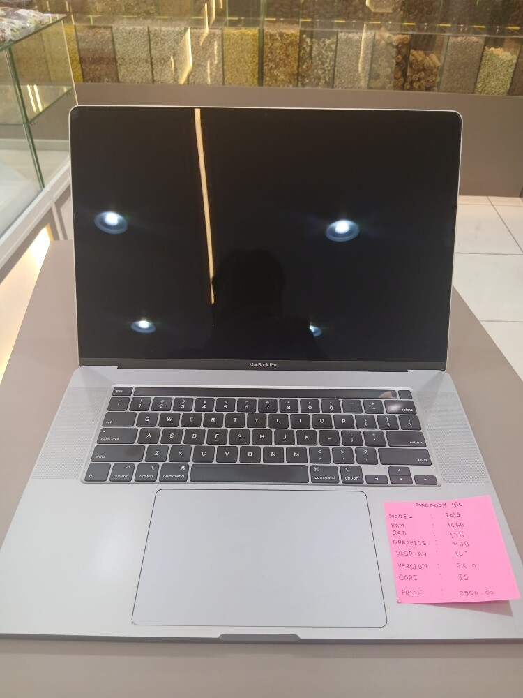 MacBook pro core i9 1tb SSD - 6