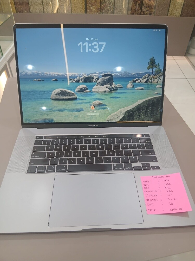 MacBook pro core i9 1tb SSD - 4