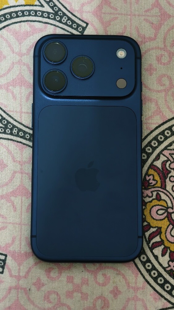Iphone 17 Pro Box open piece - 6
