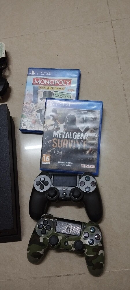 playstation 4 console - 3